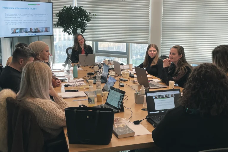 Samen verdiepen in de basis van CGT. Kennis, interactie en praktijk in één cursus! #BasiscursusCognitieveGedragstherapie