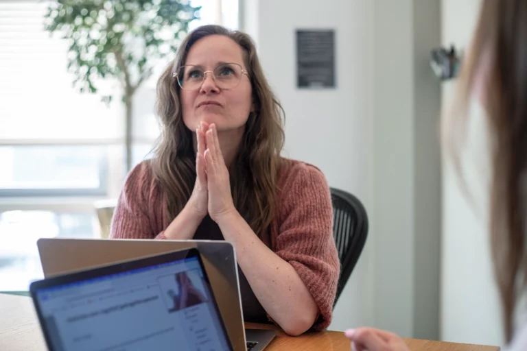 Effectieve begeleiding van Rebecca Warner als N=1 supervisor voor een sterk onderzoeksverslag.